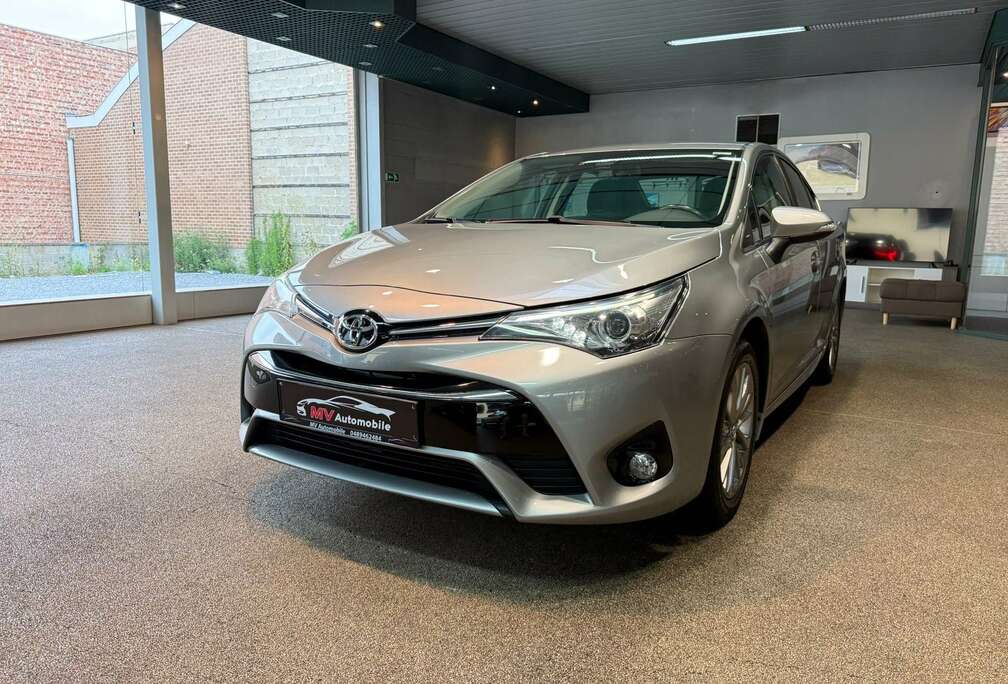 Toyota 1.8i * Boîte auto * Navi * Keyless * Caméra * Front assist * Lane assist