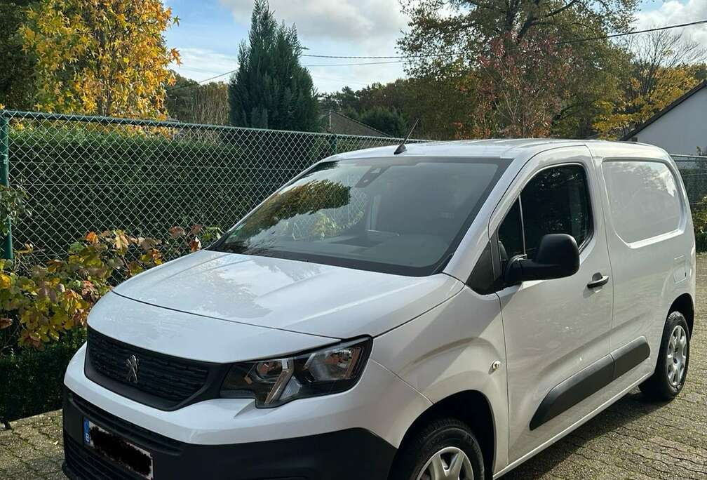 Peugeot 1.5 BlueHDi 100 L1 EHZ Premium Service Edition