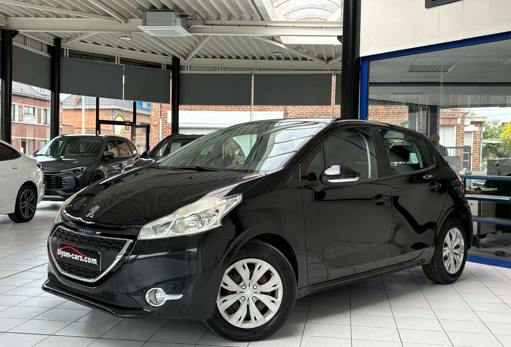 Peugeot 208 1.2i *CLIM * CARNET * 1ER PROP *