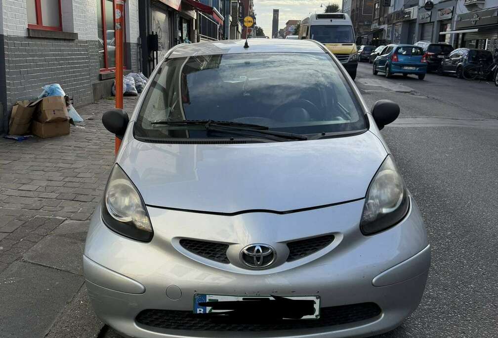 Toyota 1.0i VVT-i Sport