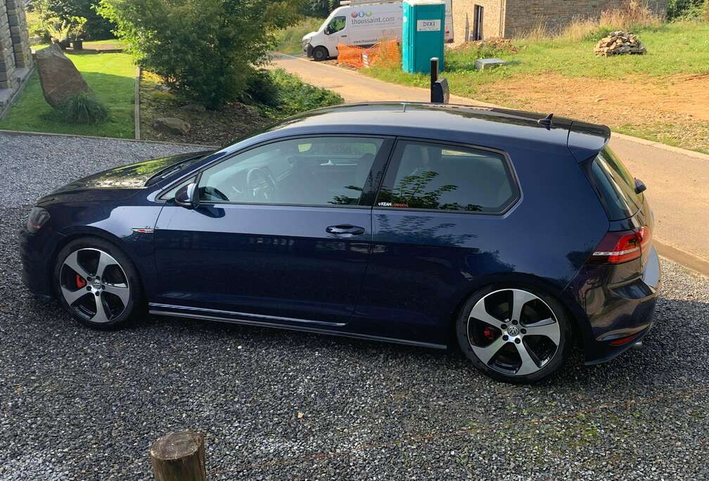 Volkswagen Golf 2.0 TSI DSG