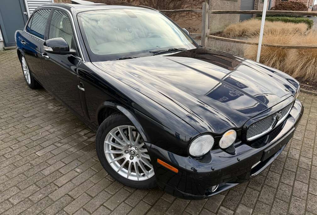 Jaguar Sovereign 3.5i V8  Long Wheelbase