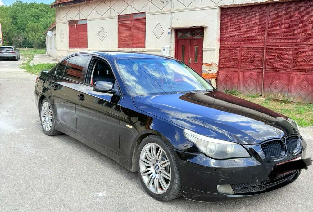 BMW 545i V8 4.4L Automat
