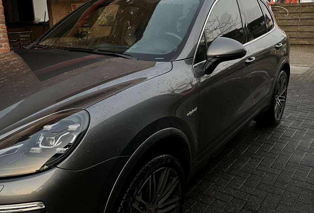 Porsche S Hybrid Tiptronic