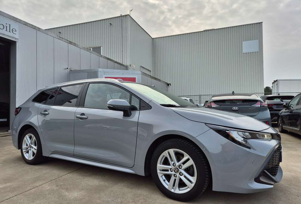 Toyota SW 1.8i AUTOM. // HYBRID // 2022