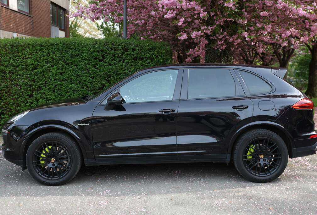 Porsche Cayenne 3.0i V6 PHEV S Tiptronic S (306 kW)