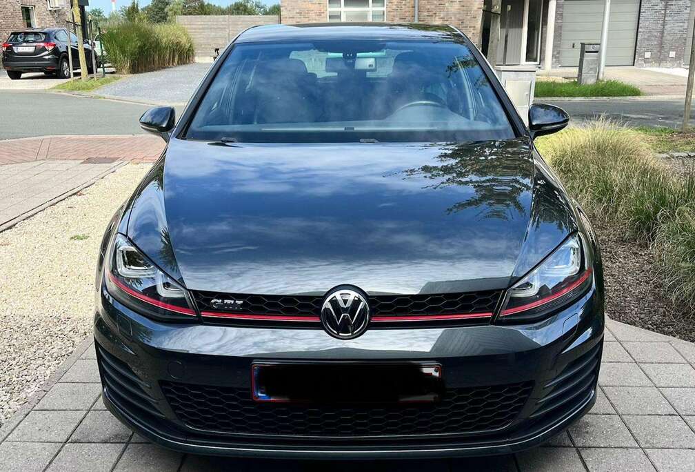 Volkswagen Golf 2.0 TSI DSG