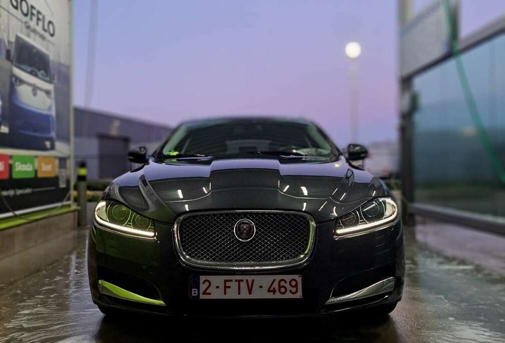 Jaguar Auto rijdt perfect.   plus info  0491 63 89 19