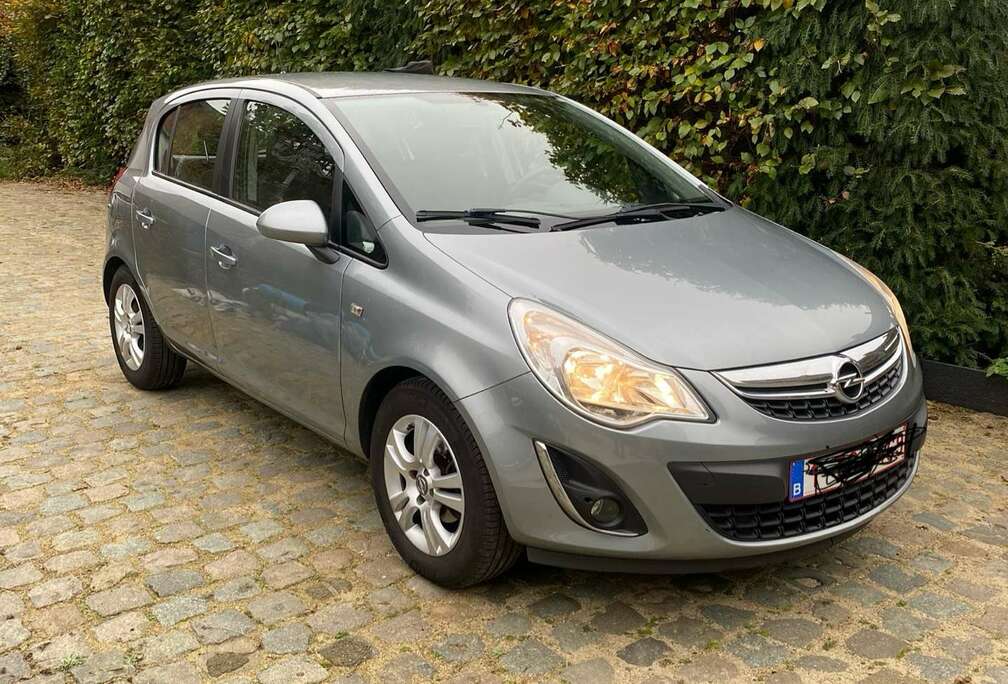 Opel 1.4 16V Color Stripes