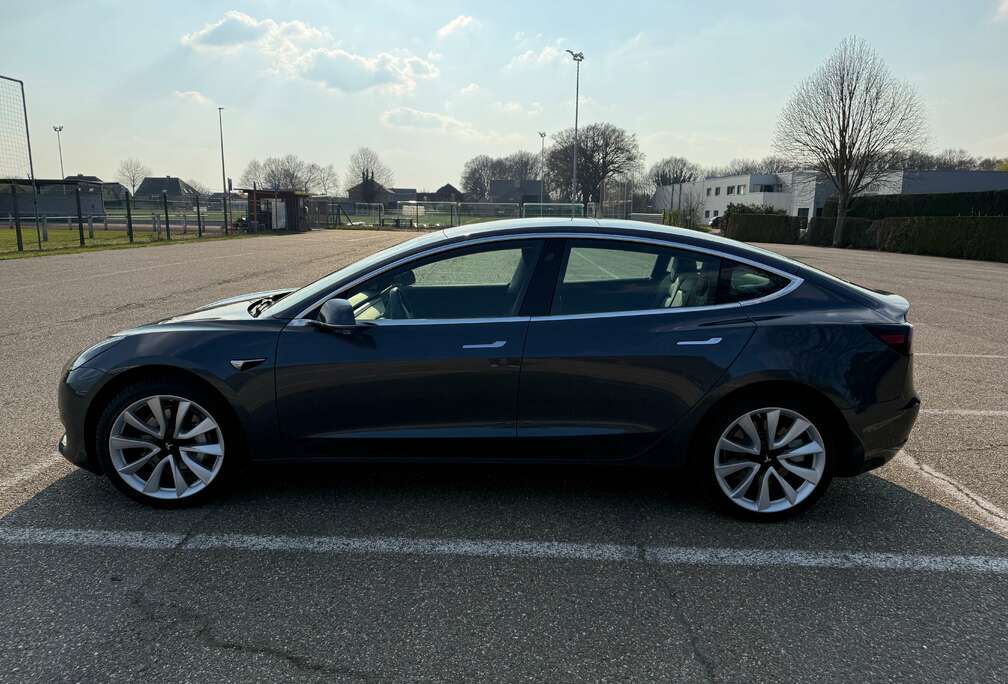 Tesla Model 3 44 kWh Standard Plus