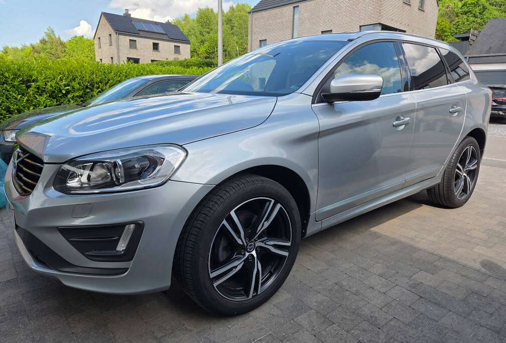 Volvo XC60 2.0 D3 Momentum R-design Geartronic  Toit Ouvrant  Full Options