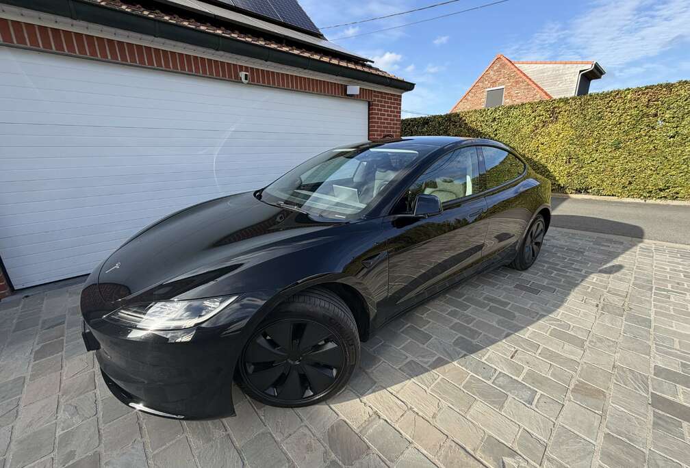 Tesla 64 kWh RWD Standart Range Premium
