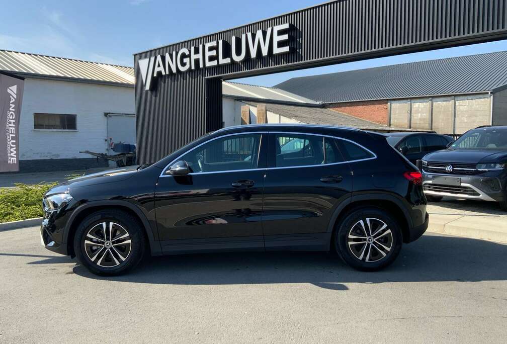 Mercedes-Benz luxery line /Camera .....