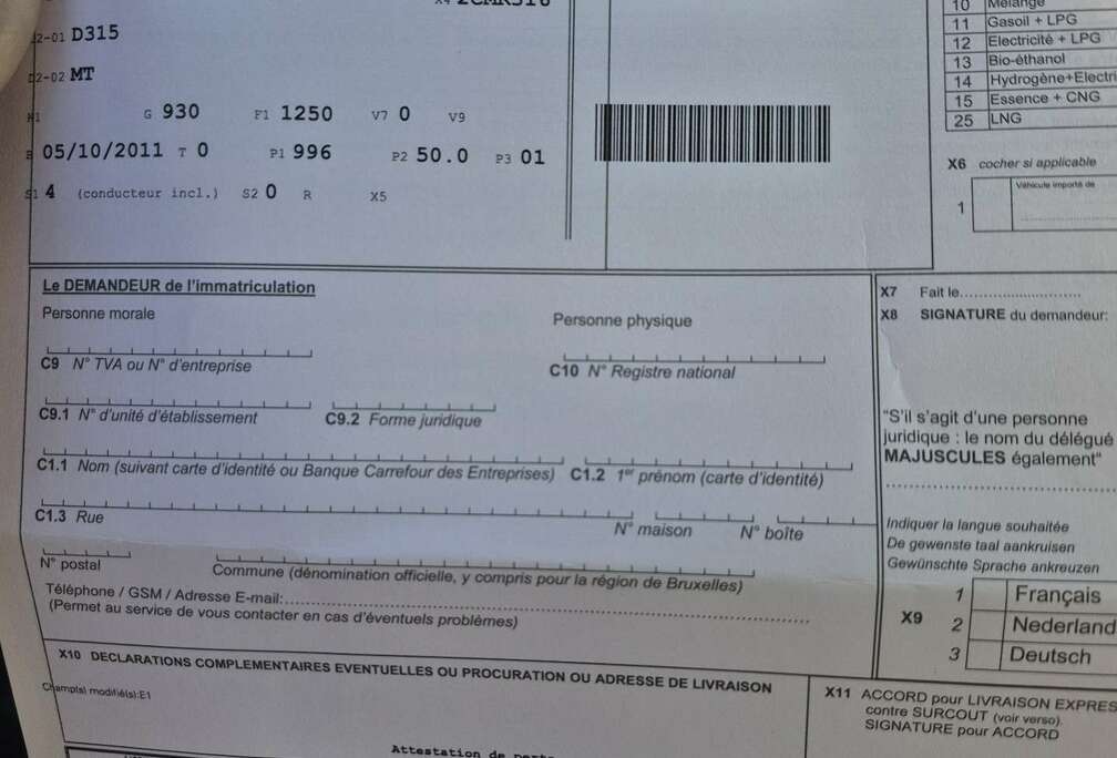 Nissan 1.0i prete immatricule feuiile rose anne 2012 clim