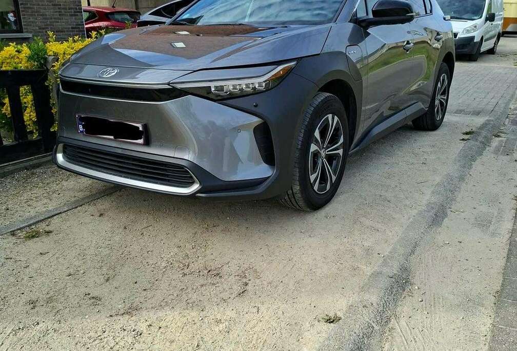 Toyota 71.4 kWh 2WD Business Plus