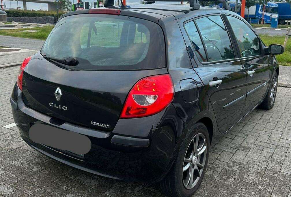 Renault Clio 1.6i 16v Initiale