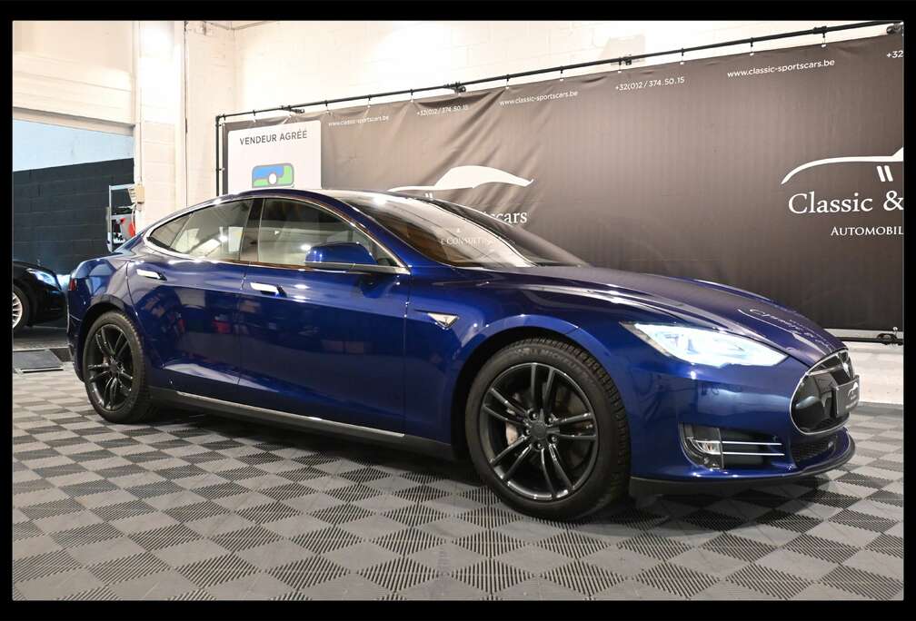 Tesla 85d DUAL MOTOR / 4X4 / AUTOPILOT / DISTRONIC