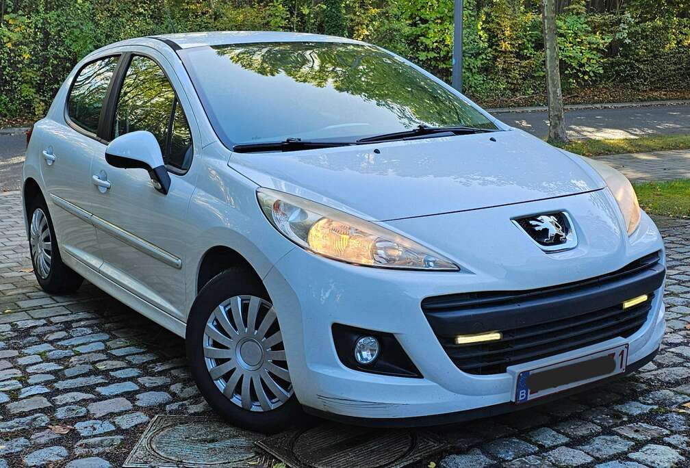 Peugeot 207+ 1.4 essence (airco)