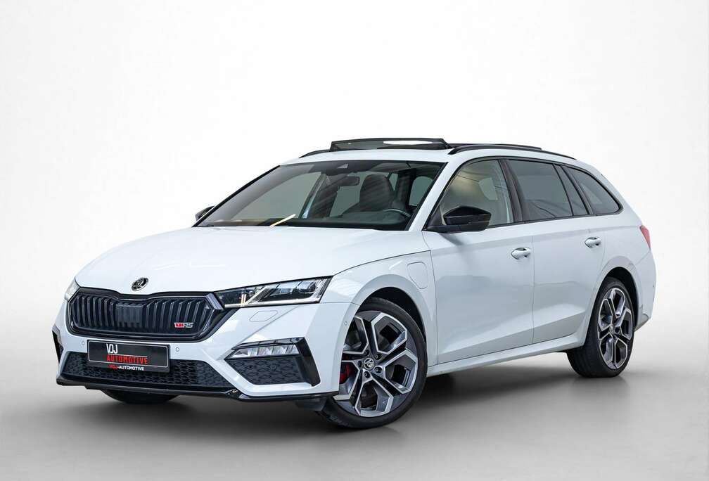 Skoda V RSPHEVPANOCARBONHEAD-UPAMBIENTLIGHTHEATED-SEATSCAMERAKYELESSACCLAGARANTIE