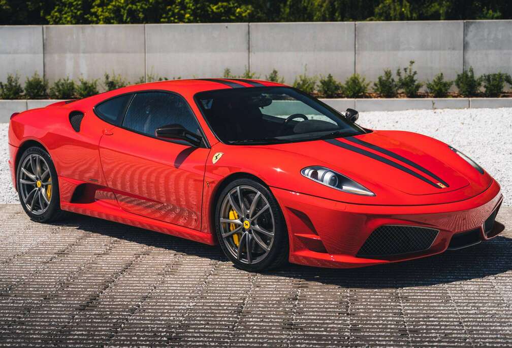 Ferrari Scuderia / Rosso Corsa / Carbon