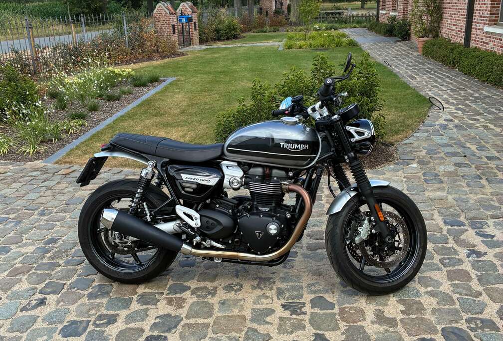 Triumph 1200