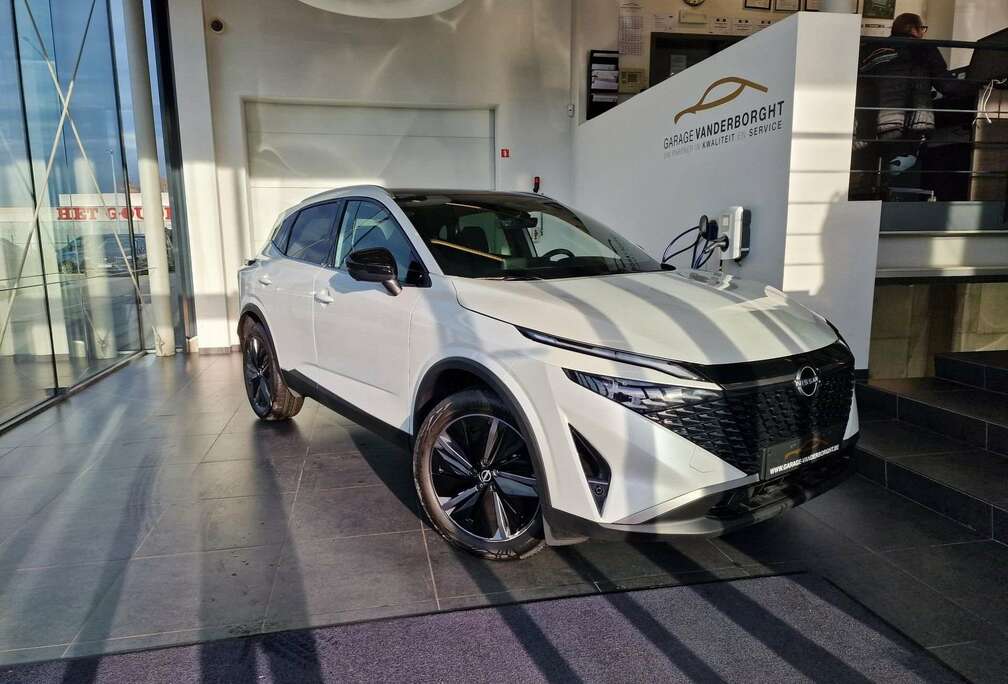 Nissan TEKNA HYBRIDE BENZINE AUTOMAAT PANO DAK