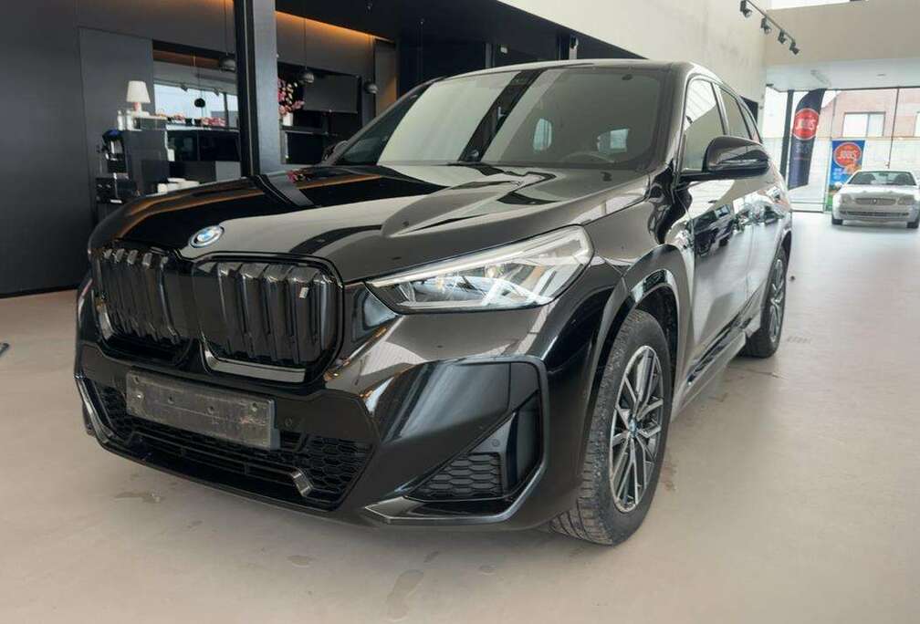 BMW iX1 XDrive30 M PAKKET / Memory zetels / Adaptief