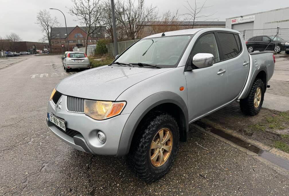 Mitsubishi 2.5 Turbo DI-D 4WD Invite Everest