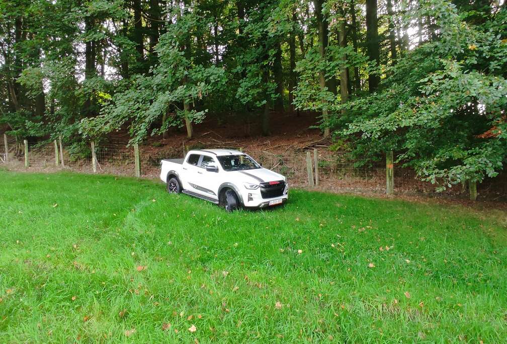 Isuzu 1.9 Turbo D 4WD V-Cross AdBlue