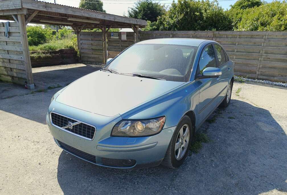 Volvo 1.8L - essence / marchand ou export