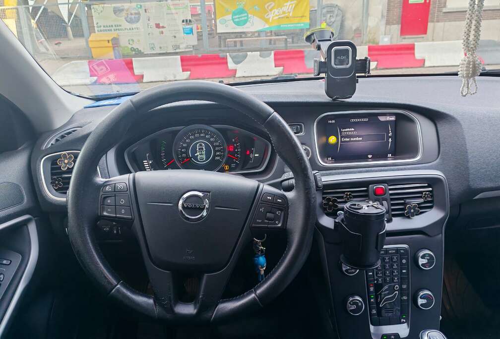 Volvo V40 2.0 T2 Black Edition GPF (EU6d-TEMP)