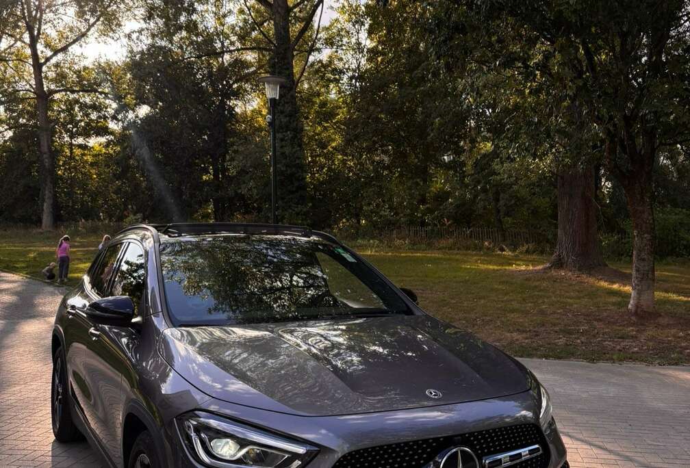 Mercedes-Benz 4-Matic AMG pack / Toit ouvrant / Apple Car Play