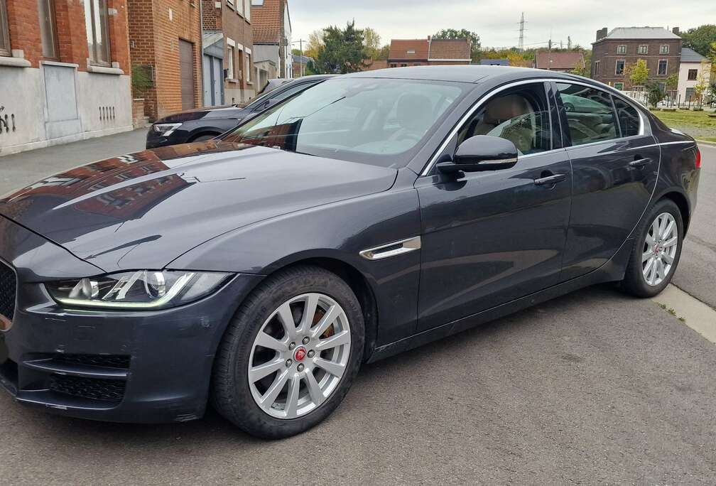 Jaguar 2.0 T Pure 2018 / 90000km /auto/ full option