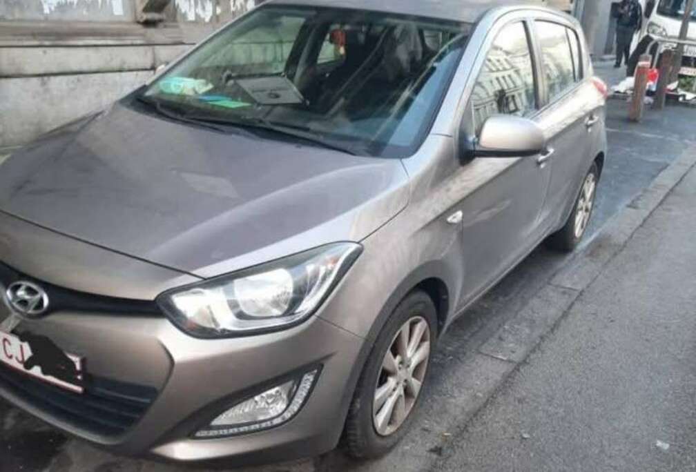 Hyundai 1.2 85 Pack Inventive feuille rose