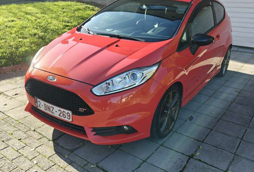 Ford 1.6 EcoBoost mit Leder-Sport-Paket ST