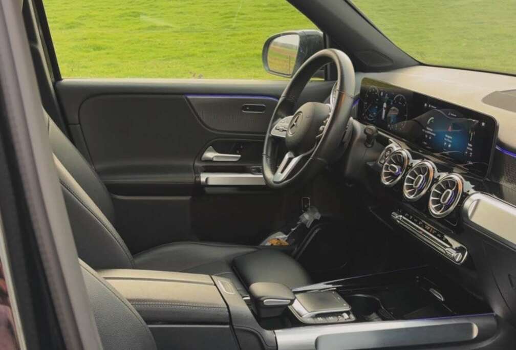 Mercedes-Benz 7 PLACES Mercedes 180 GLB D 2 Litres