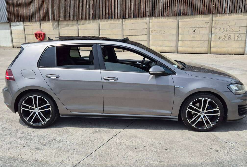 Volkswagen Golf 2.0 CR TDi DSG