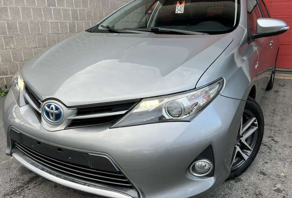 Toyota SW HEV 1.8i HSD Lounge CVT + NAVI + CAMÉRA