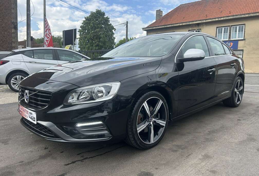 Volvo 2.0 D2 Momentum R-Design Avec Carnet Complet *** CLIM AUTO/GPS ***