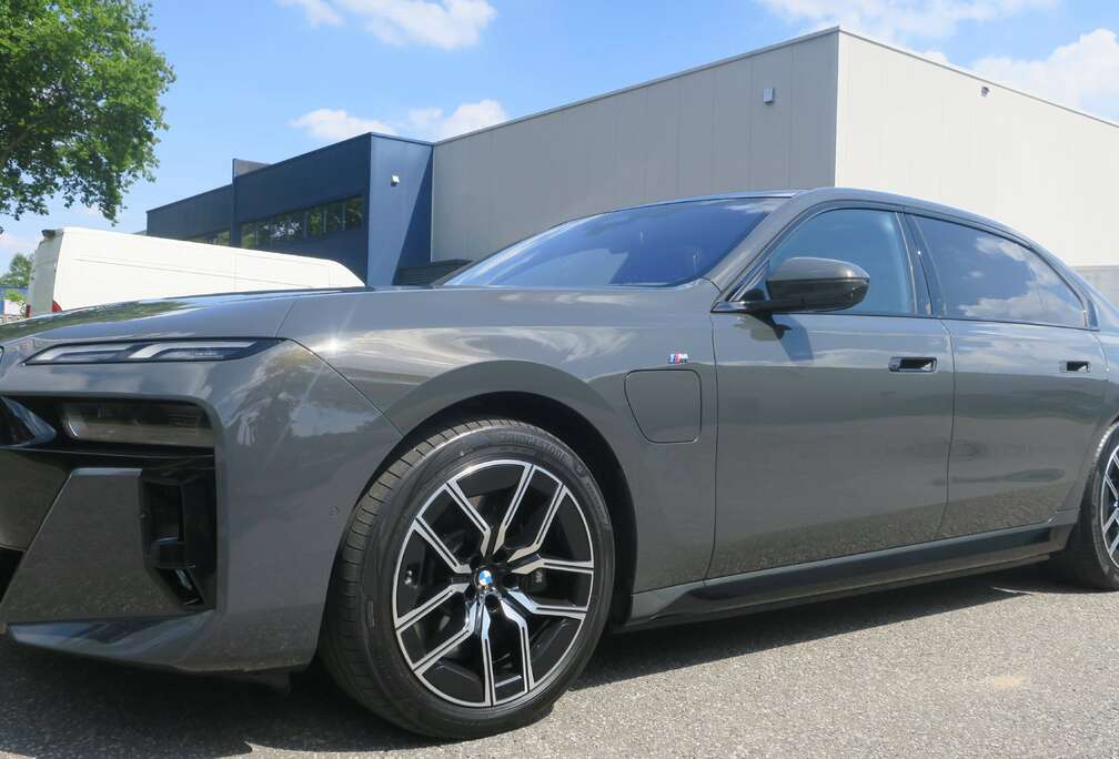 BMW 750eXAS PHEV (360 kW) M packet \