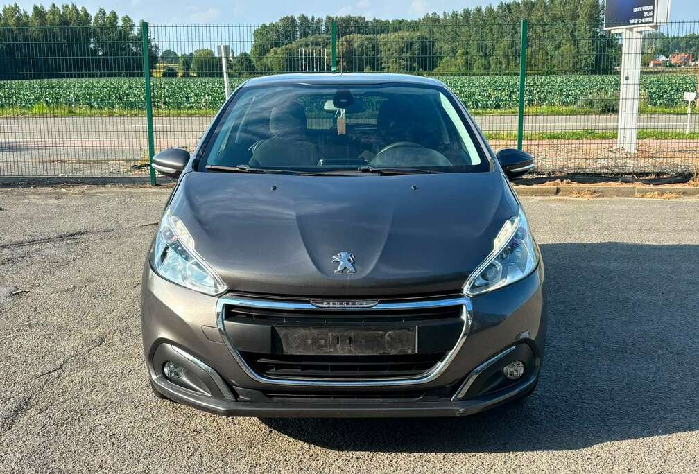 Peugeot Peugeot 208 1.2 essence Airco