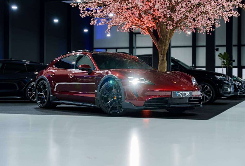 Porsche Cross Turismo 4 93.4 kWh - Cherry Red - SportDesign - Pano - Luchtvering - 360° - BOSE - Performance Battery Plus