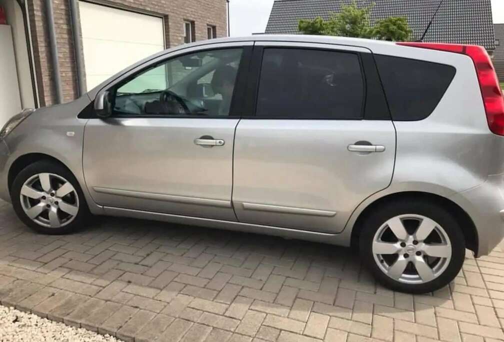 Nissan 1.4i 16v Acenta