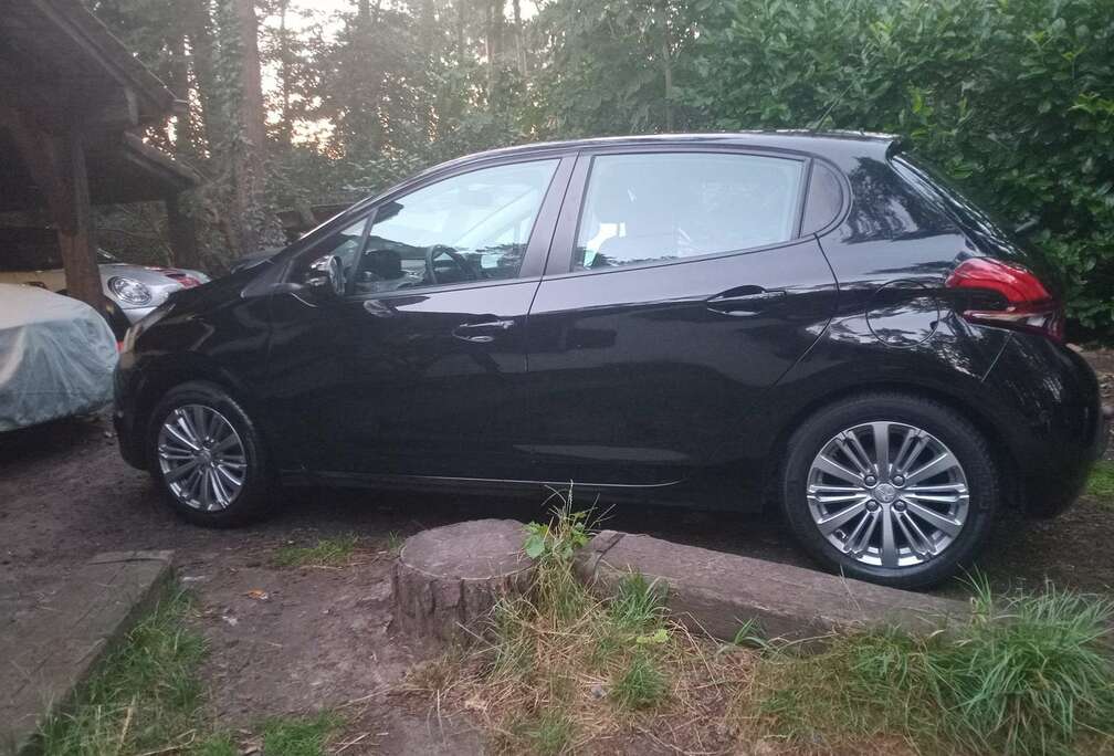 Peugeot 1.2i PureTech Signature S&S (EU6.2)