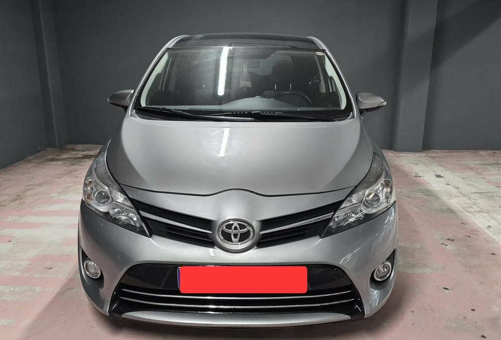Toyota 2.0 D-4D Skyview 7pl.