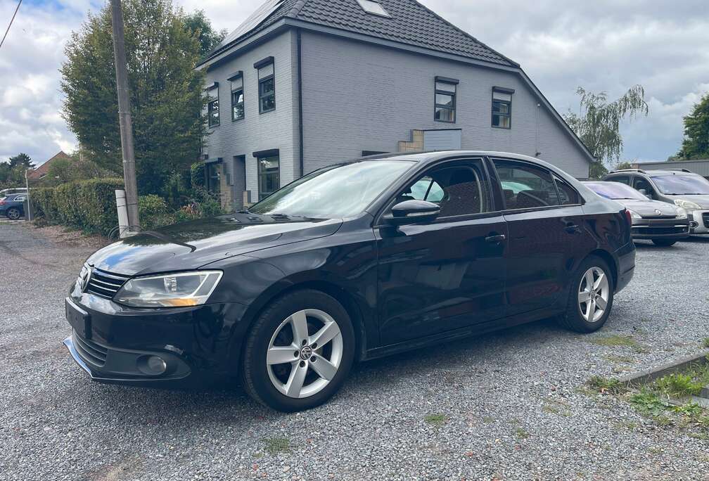 Volkswagen 1.6 CR TDi,BLeumotion,Airco,Gps,Sensoren,..