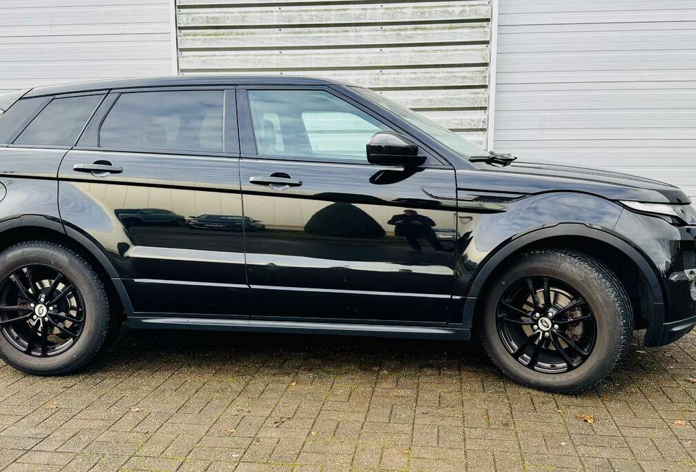 Land Rover Trekhaak - Panoramisch dak - Automaat - Full black