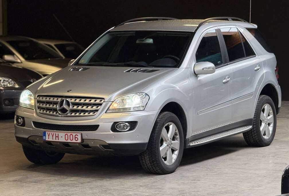 Mercedes-Benz CDI // 1 Owner // Full Service Mercedes // New