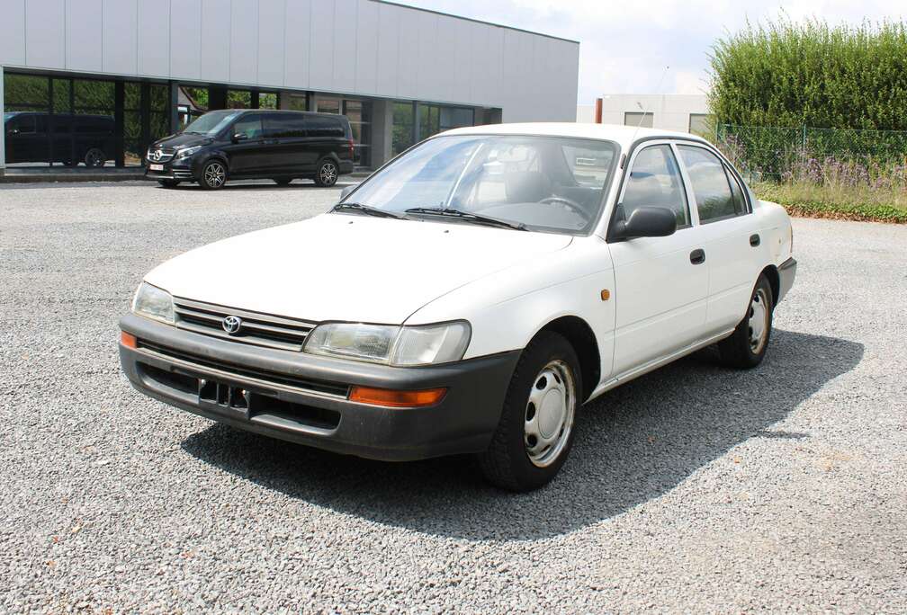 Toyota 4 DEURS SEDAN 1,3 BENZINE OLDTIMER