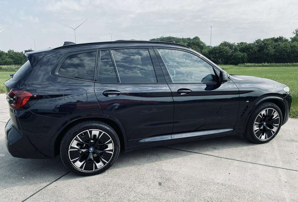 BMW Impressive/ Toit Pano/Head-up/ Harman/80 kWh